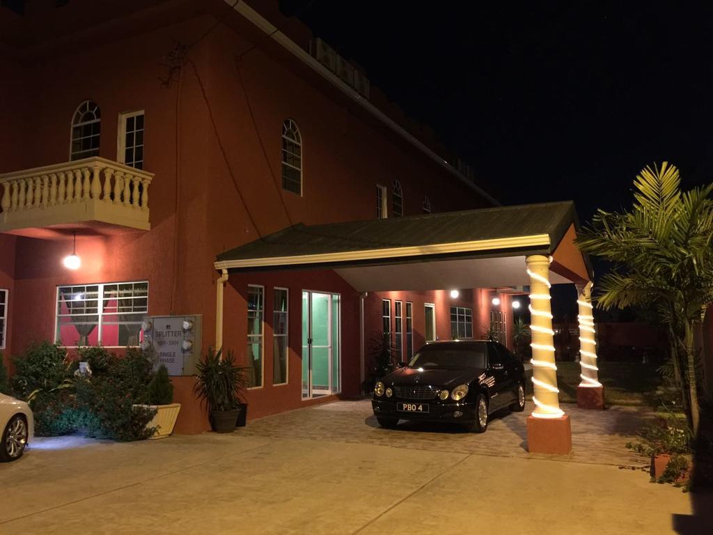 Montecristo Inn Piarco Exteriér fotografie